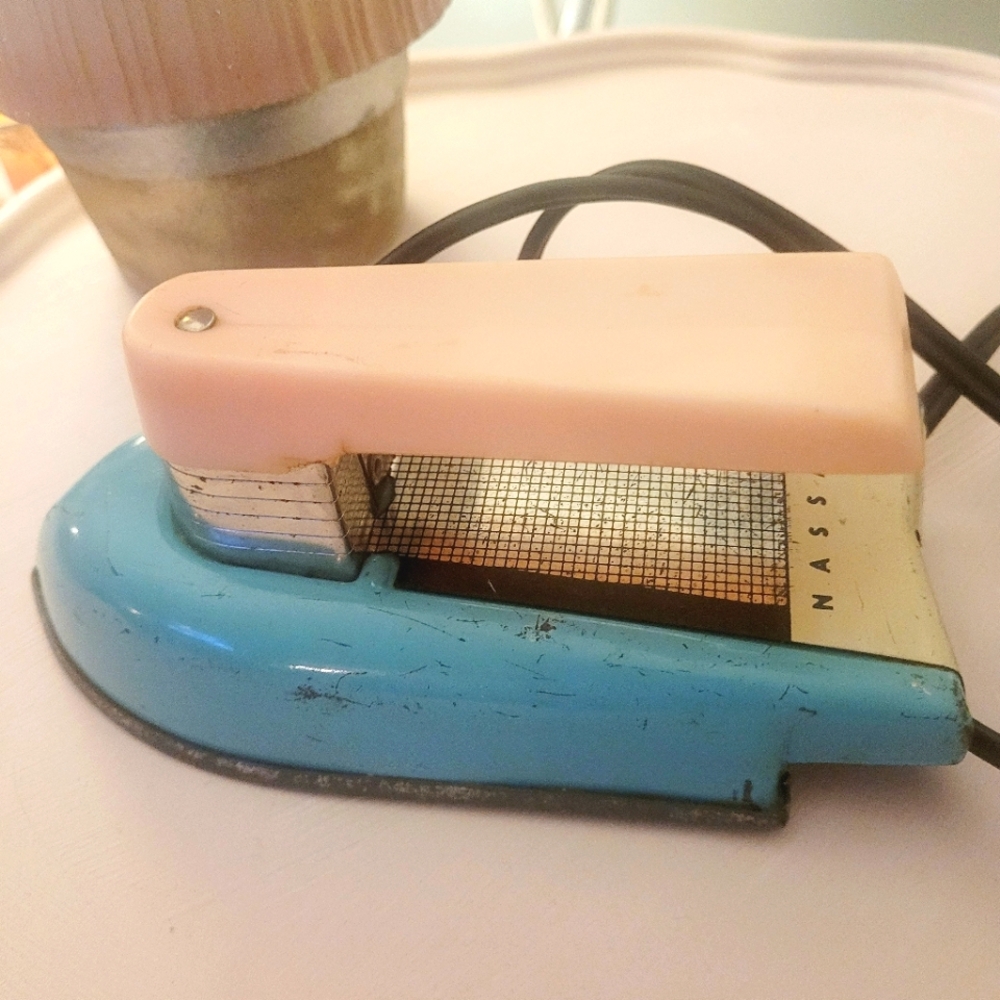 Vintage Nassau Childs Real Electric Iron 1950's Kids metal Toy tested works